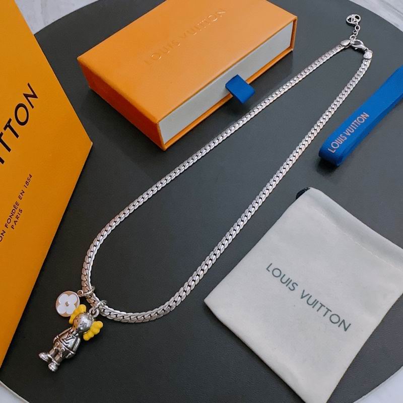 LV Necklace 03lyr690